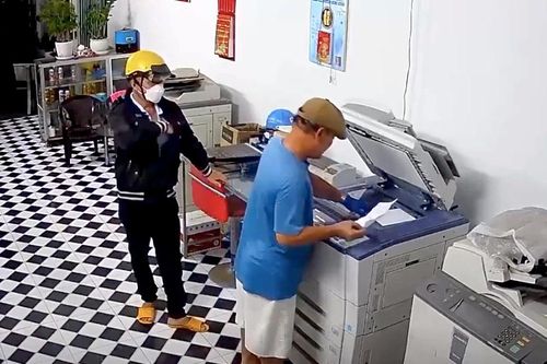 Nghi án xin tiền không được liền rút dao đâm chủ tiệm nhiều nhát