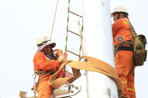 Dãi nắng dầm mưa trên công trường đường dây 500kW Lào Cai - Vĩnh Yên