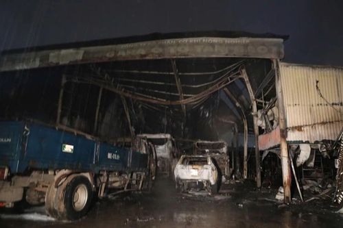 Hỏa hoạn thiêu rụi 6 ô tô trong cụm công nghiệp ở Bắc Ninh