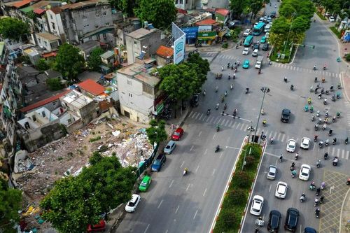Cận cảnh vị trí xây dựng hai cầu vượt trực thông dự án Vành đai 1 Hoàng Cầu - Voi Phục