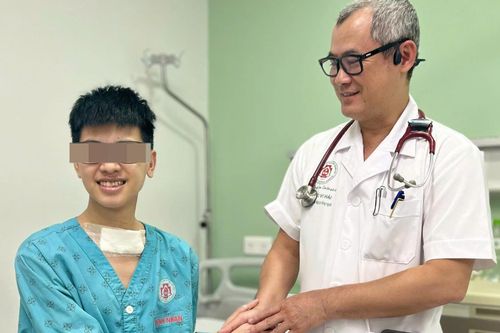 Nghẹn ngào câu nói đầu tiên sau 1 năm sống trong im lặng của nam sinh 16 tuổi