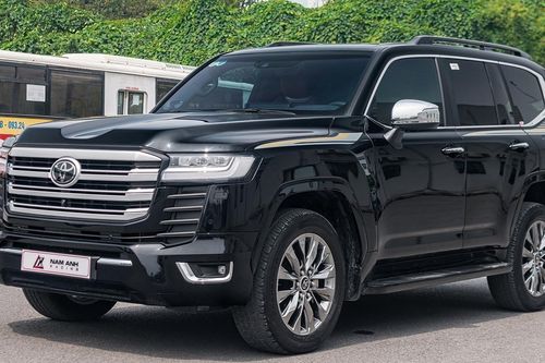 Mẫu xe sang Toyota Land Cruiser đắt hàng ở 'đất khách', ế hơn tại quê nhà