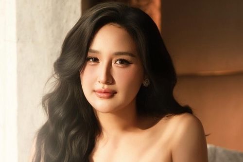 Hoa hậu Mai Phương Thúy quyến rũ đón tuổi 37