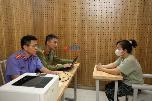 Phê chuẩn khởi tố 3 đối tượng trong đường dây sản xuất sách giáo khoa giả, quy mô 'cực khủng'