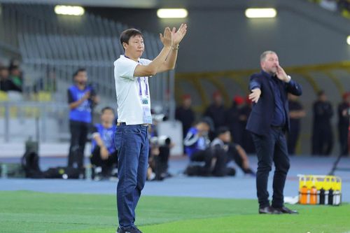 HLV Kim không muốn làm lu mờ di sản của ông Park Hang-seo; V-League chuyển nhượng ồ ạt