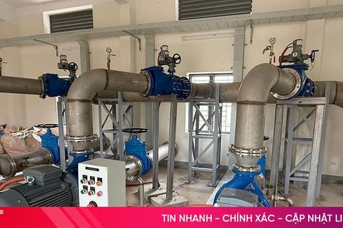 Thiếu nước sạch bên... nhà máy nước sạch