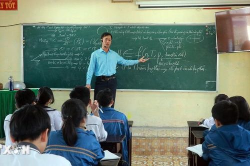 Học sinh trường chuyên Ninh Bình được cấp học bổng tới 1,3 triệu đồng mỗi tháng