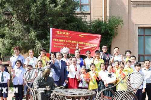 Các 'phóng viên nhí' Trung Quốc tìm hiểu về Việt Nam