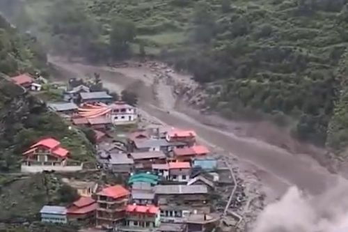 Video lũ quét kinh hoàng vùi lấp làng ở Ấn Độ