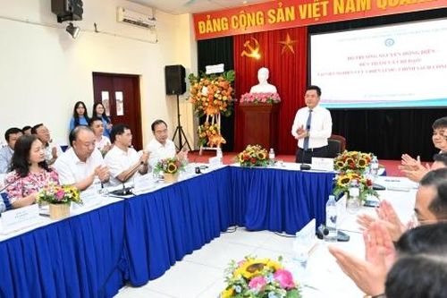 Chùm ảnh: Bộ trưởng Nguyễn Hồng Diên làm việc tại Viện Nghiên cứu Chiến lược, Chính sách Công Thương