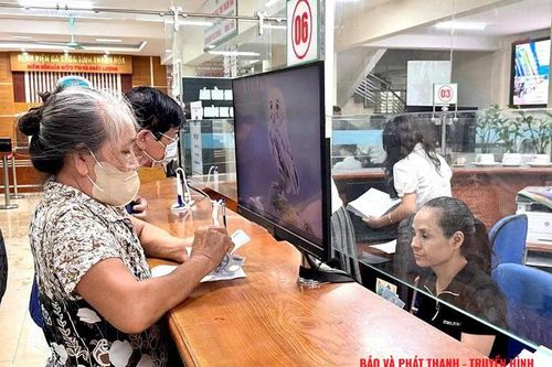 Ngăn nạn bạo hành 'blouse trắng'