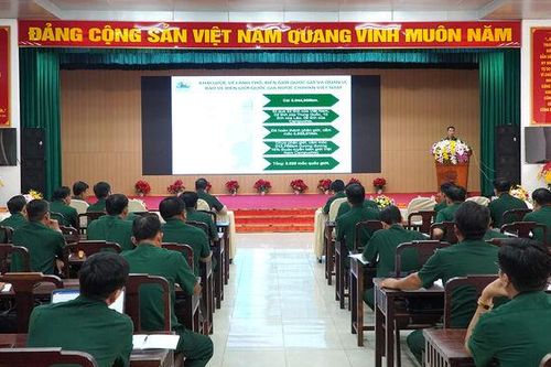 Tập huấn kiến thức biên phòng cho cán bộ chủ chốt