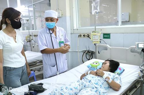 Không chủ quan, lơ là khi trẻ bị sốt xuất huyết
