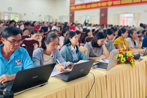 Hơn 700 đơn vị trường học được hướng dẫn sử dụng phần mềm quản lý trường học