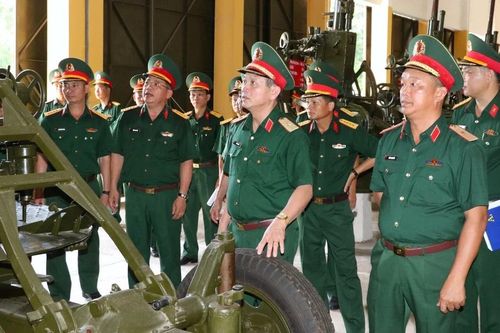 Tư lệnh Quân khu 5 kiểm tra nhiệm vụ quân sự tại các đơn vị đóng quân trên địa bàn tỉnh Gia Lai