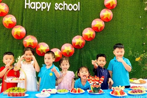 Ngày hè với các bé mầm non