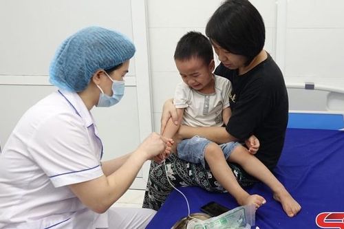 Đề phòng lây nhiễm virus hợp bào hô hấp