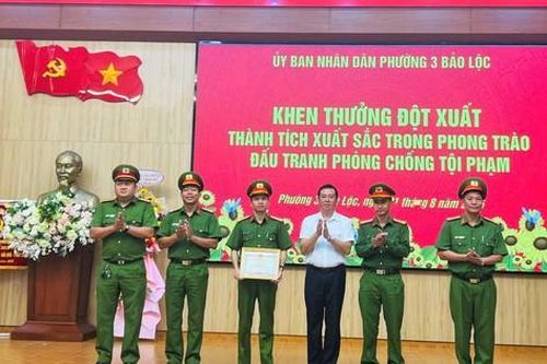 Lâm Đồng: Khen thưởng công an phường triệt phá cơ sở sản xuất phân bón giả