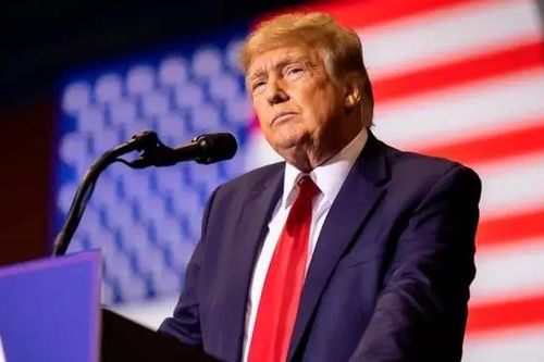Ông Trump chỉ trích ngân hàng Mỹ vì động cơ chính trị