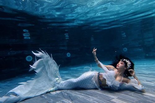 Sức hút từ vẻ đẹp của bơi 'nàng tiên cá'