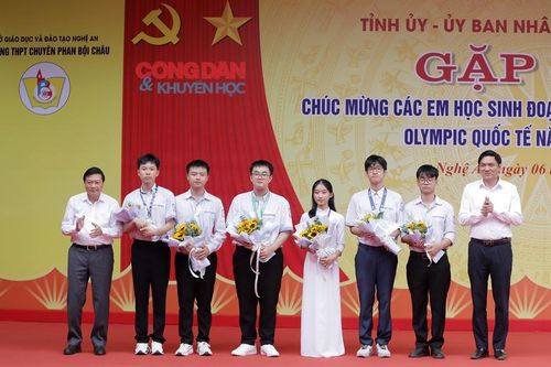 Nghệ An vinh danh 6 học sinh chuyên Phan Bội Châu đạt 7 huy chương quốc tế