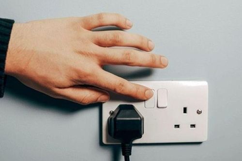 Sử dụng điện an toàn trong mùa mưa bão: Những điều cần lưu ý