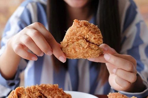 Nữ sinh 21 tuổi qua đời vì ung thư: Giá đắt từ thói quen ăn uống nhiều người trẻ mắc phải