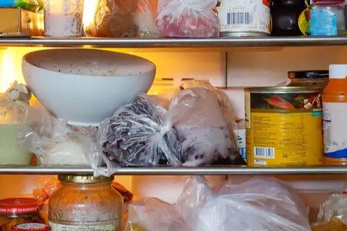 Tủ lạnh không phải 'két sắt thực phẩm': Người đàn ông 53 tuổi mắc ung thư dạ dày vì trữ thực phẩm sai cách