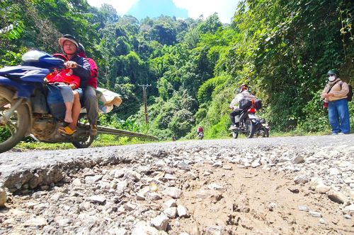 'Ma trận' ổ gà, ổ voi trên quốc lộ 27 qua Lâm Đồng