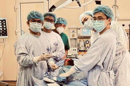 Phát hiện ung thư xương sau sưng đau gối