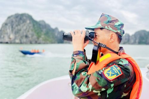Quảng Ninh bố trí tàu quân đội tuần tra cả ngày tại Vịnh Hạ Long