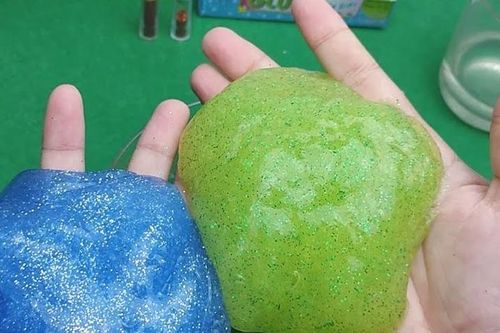 Bé trai 5 tuổi sưng phù mặt sau 30 phút chơi 'chất nhờn ma quái'