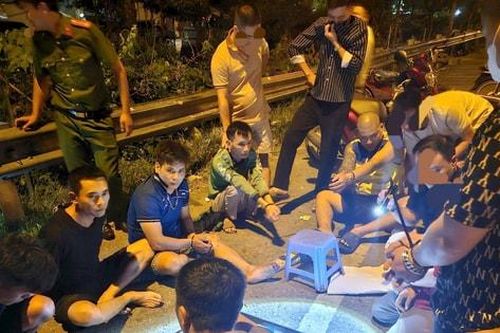 Hà Nội: Đánh bạc ngoài đường, 7 đối tượng bị khởi tố