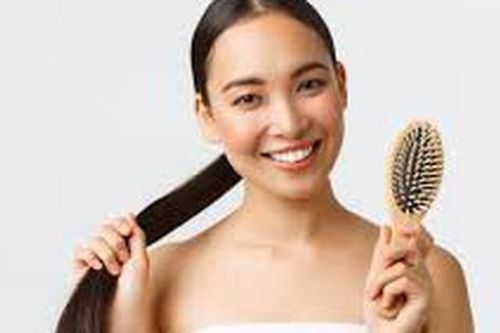 Nên chải đầu như thế nào để có hiệu quả dưỡng tóc tốt nhất?