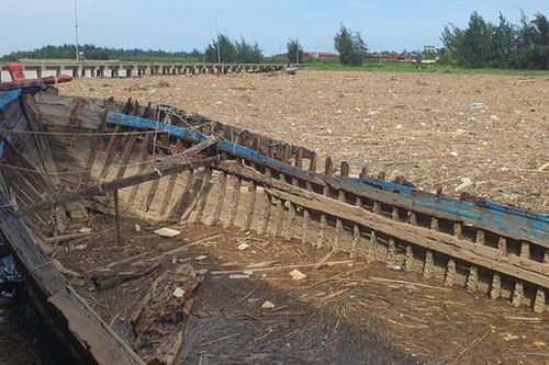 Nan giải 'bài toán' thu gom, xử lý hàng trăm tấn rác chặn luồng lạch