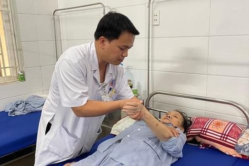 'Xây' lại cuộc sống cho người bệnh nặng bằng y học cổ truyền kết hợp y học hiện đại