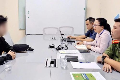 Đấu tranh với vấn nạn 'lộng ngôn', hành vi phản cảm và lừa đảo niềm tin trên mạng xã hội (2): 'Nhờn' quy tắc nên phải 'chắc' quy định