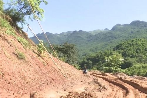 Sống bất an bên vùng sạt lở