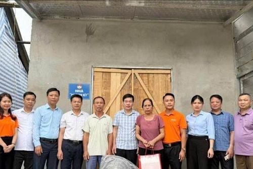 Tuyên Quang: Bàn giao nhà Đại đoàn kết cho hộ gia đình neo đơn