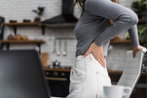 Tưởng đau lưng nhẹ, người phụ nữ bất ngờ khi biết lý do