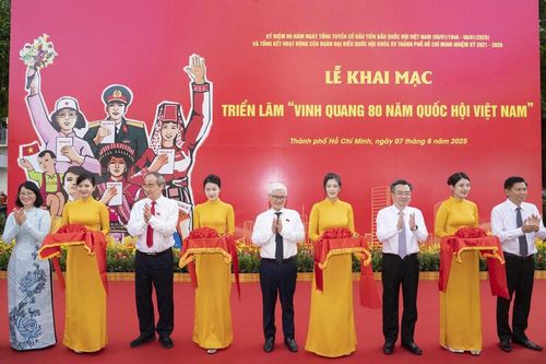 Khai mạc triển lãm ảnh 'Vinh quang 80 năm Quốc hội Việt Nam'