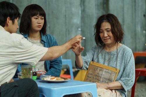Những giọt nước mắt từ 'Mang mẹ đi bỏ'