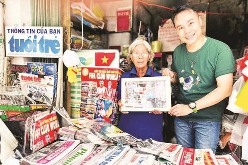Nâng niu sạp báo giấy