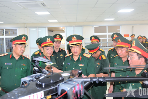 Thượng tướng Phạm Hoài Nam kiểm tra và làm việc tại Nhà máy Z113