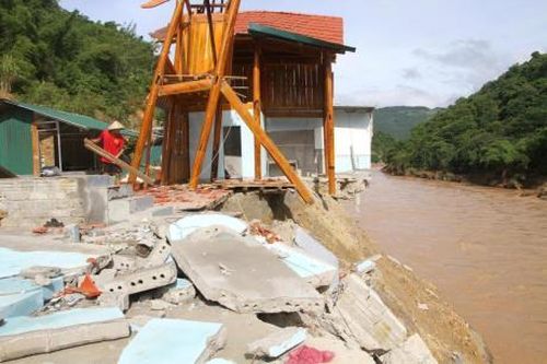 Gian nan tái thiết cuộc sống người dân sau lũ