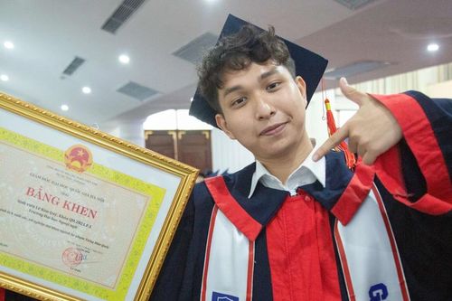 Bí quyết học tập đơn giản nhưng hiệu quả của nam sinh thủ khoa