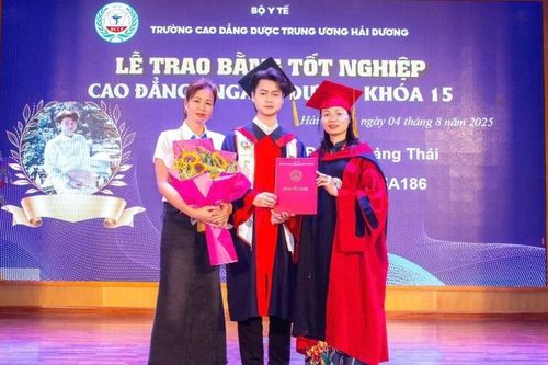 Nam sinh trường Dược tốt nghiệp Xuất sắc và hành trình trưởng thành từ những điều bình dị