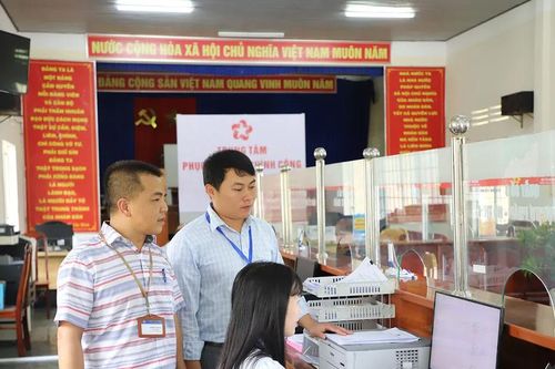 Chủ tịch xã 'phổ cập' AI cho cán bộ