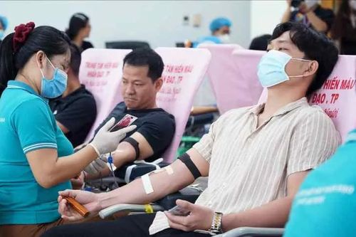TPHCM: Kho máu dự trữ cạn dần, ngành y tế họp khẩn tìm nguồn cung