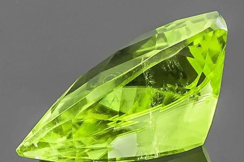 Loại đá quý xanh lục khiến nhân loại mê mẩn suốt hàng nghìn năm